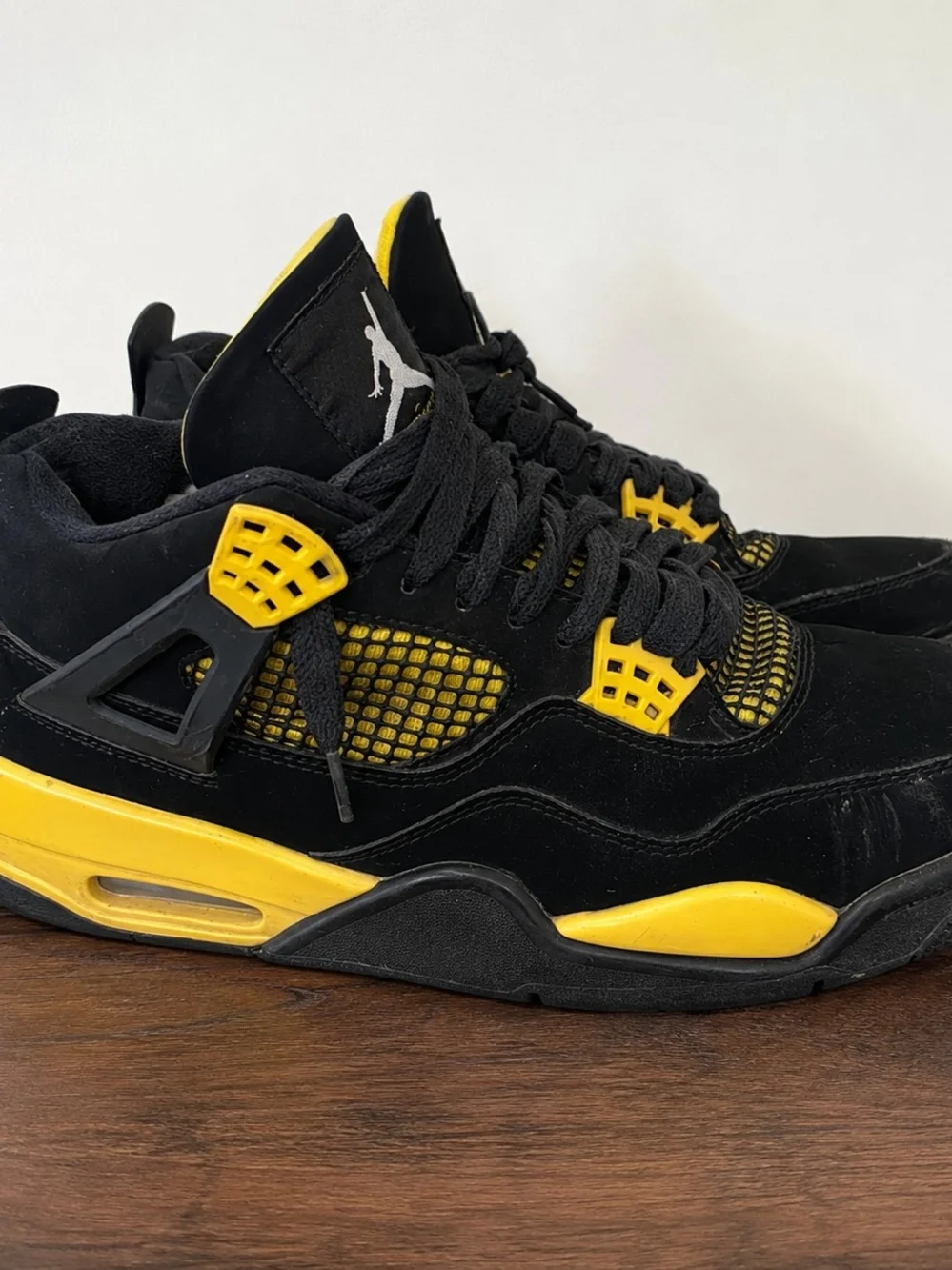 Air Jordan 4 Retro Thunder 2023 Black Tour Yellow DH6927-017 Men’s Size 10